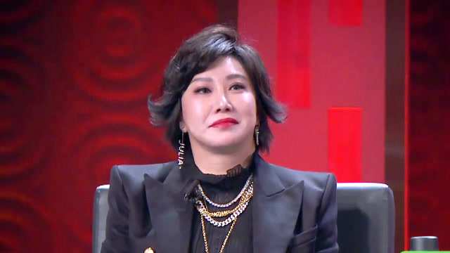 范湉湉2002就签约星辉公司,在电影《功夫》里还出演过角色,然而却找不