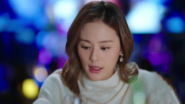 《遇见幸福》苏茜酒吧借酒消愁,姚舜君暖心安慰,缘分来了挡都挡不住!