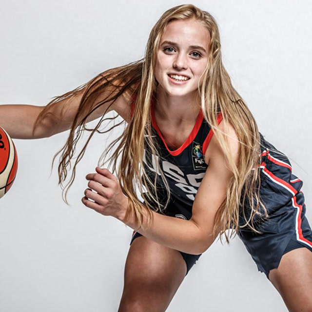 颜值与球技并重?天才篮球少女hailey van lith赛场展现女王范儿