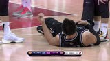 苏伟防韩德君投篮被吹恶意犯规 杜峰指导场边不满对其进行批评教育