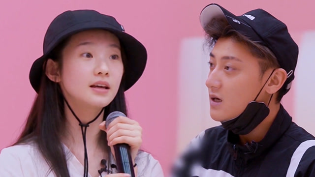 张艺凡被点名像"蚊子",黄子韬亲自示范声乐技巧