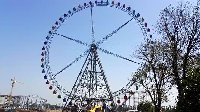 东方文博城魔幻森林88米高摩天轮开始重载试车