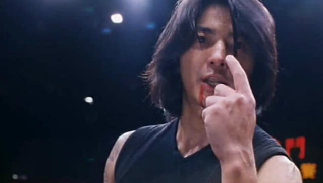 古惑仔陈浩南打无拳套拳赛 重拳暴打假铜锣湾浩南