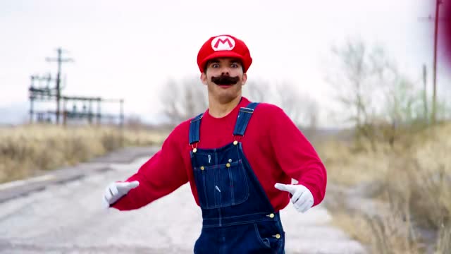 街头 | 马里奥真人版跑酷,英雄救美