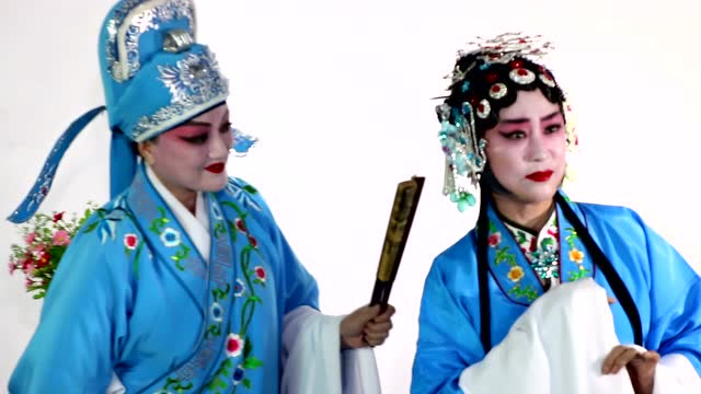 戏装表演,古装剧情.