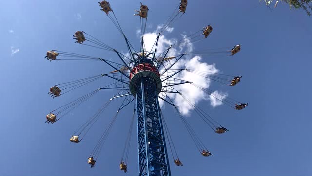 40人在100米高空旋转一周荡秋千真过瘾