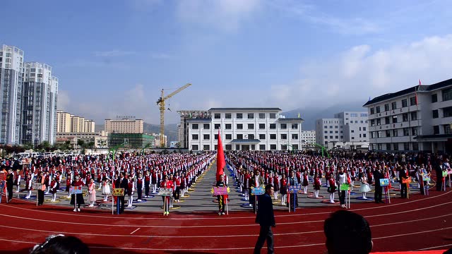 岷县西城区小学庆"六一"呼啦圈表演