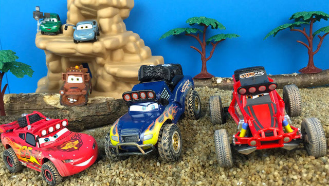 闪电麦昆,路霸三车竞赛 彩虹玩具屋