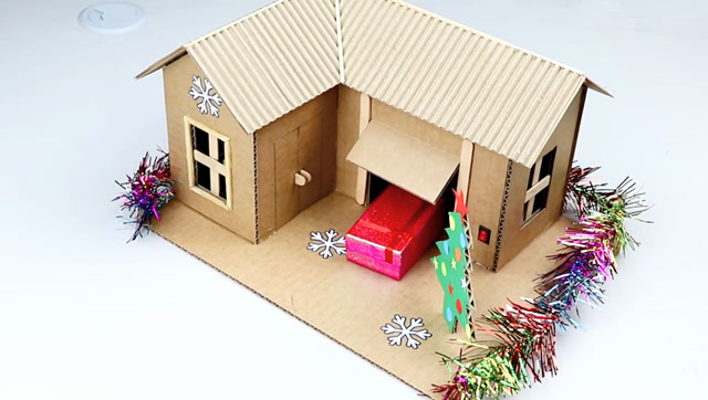 牛人自制了一个圣诞节房子,开门之后有惊喜