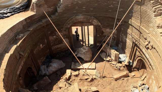 村民发现诡异古墓,陪葬品竟是众多西域奇珍异宝,专家直呼不可思议