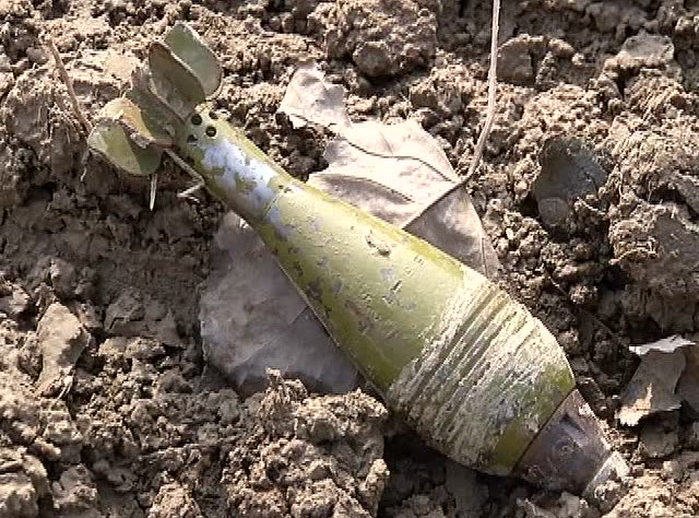 周寨惊现迫击炮弹 警方妥善处置