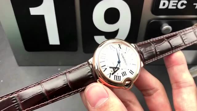 老k玩表实拍欣赏:v6厂卡地亚蓝气球玫瑰金