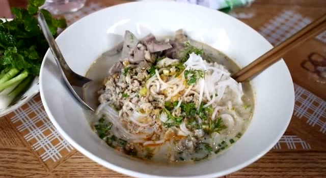 老挝的米粉量足料够