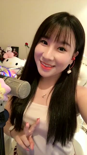 姑娘唱的《亲爱的你在哪里》甜美的声音听多少遍都不腻