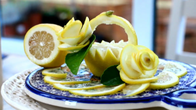柠檬雕刻装饰艺术,简单漂亮,这也太容易了
