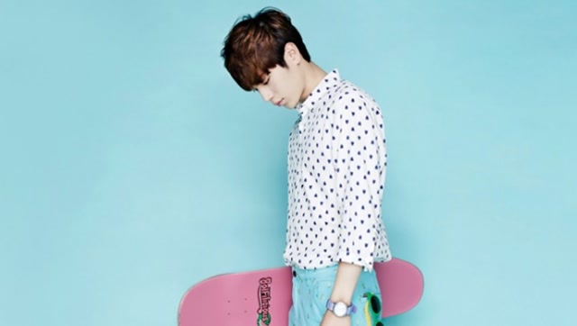 徐康俊演绎钢琴版《咆哮》拍画报露腹肌荷尔蒙爆表