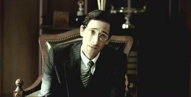 《一九四二》白修德只拿出几张照片,委员长才意识到问题有多严重