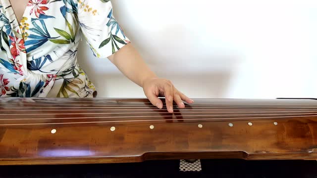 《凤求凰》讲解2996次播放2017年08月25日古琴独奏凤求凰——李金娜