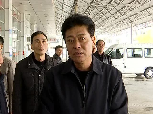 区长张元武带队检查春运安全工作