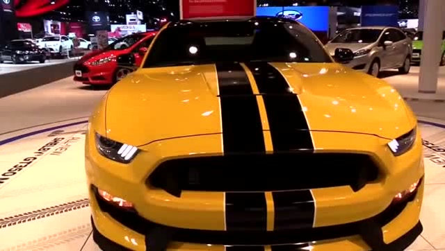 嚣张的挑衅,实拍黄色福特野马gt350眼镜蛇