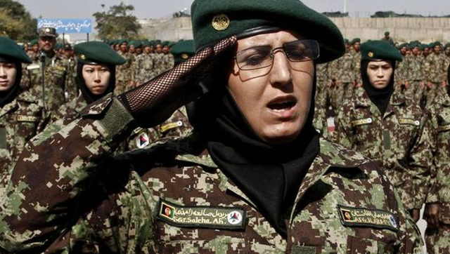 阿富汗女兵阵亡图片