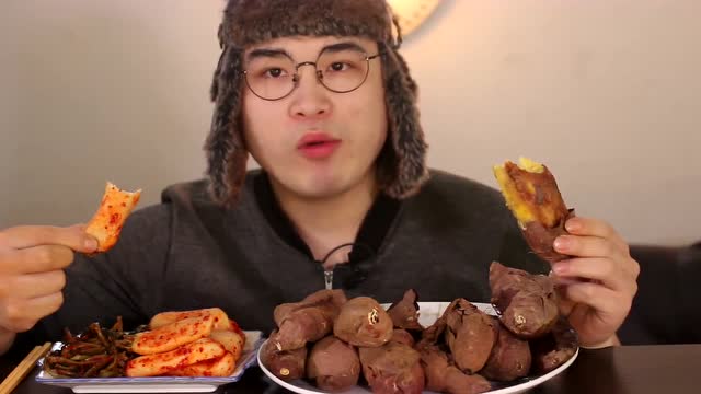 韩国吃播大胃王donkey胖哥吃烤红薯,穷到这种地步了