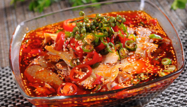 一份绝对会让人胃口大开的秘制川味麻辣鸡,快来看看怎么做吧!