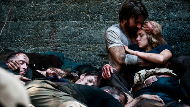 一部r级丧尸电影,6人注射丧尸疫苗失忆,被遗弃在万人尸坑中求生