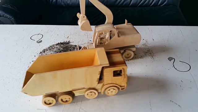 牛人自制了辆自卸模型卡车,这工艺我给100分