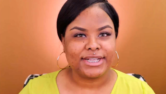 大妈丑又长黑斑,抹几层粉底遮住,瞬间丑女变女神