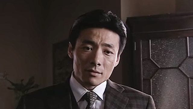 速看《潜伏》第22集假夫妻日久生情 李涯发现余则成的秘密