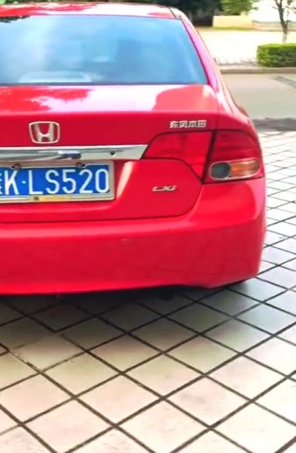 红色思域,这车牌不错哦,520