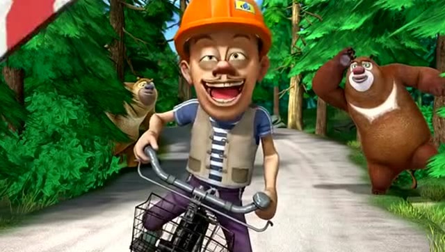 熊出没:光头强骑自行车摔了跟头,像个小孩子一样被熊大一把接住