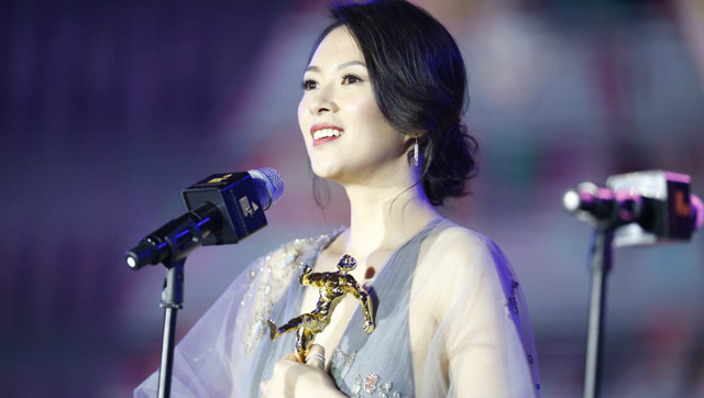 惊呆!章子怡竟然唱歌这么好听,献唱《自由飞翔》,不输凤凰传奇汪峰