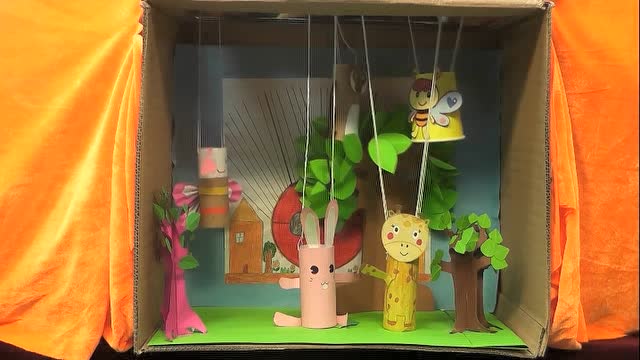 柳州市岩村路小学纸箱剧场《狐假虎威》