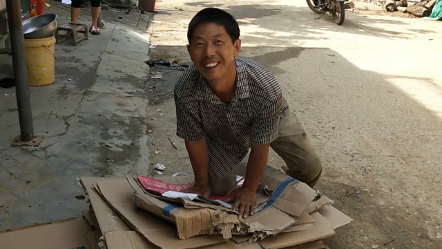 农村40岁大叔,不出门打工的理由是什么?听完让我们羞愧难当