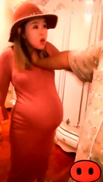 搞笑的孕妇还真第一次见,能生出个笑星吧!