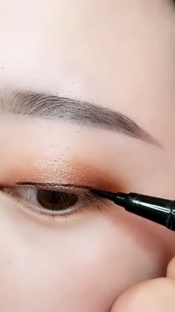 单眼皮美眉这样画眼线,自然又显眼睛大哦