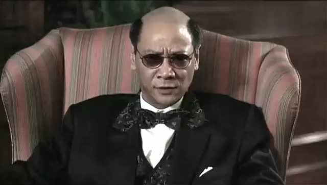 力王监狱所长的傻瓜儿子也是一个亮点