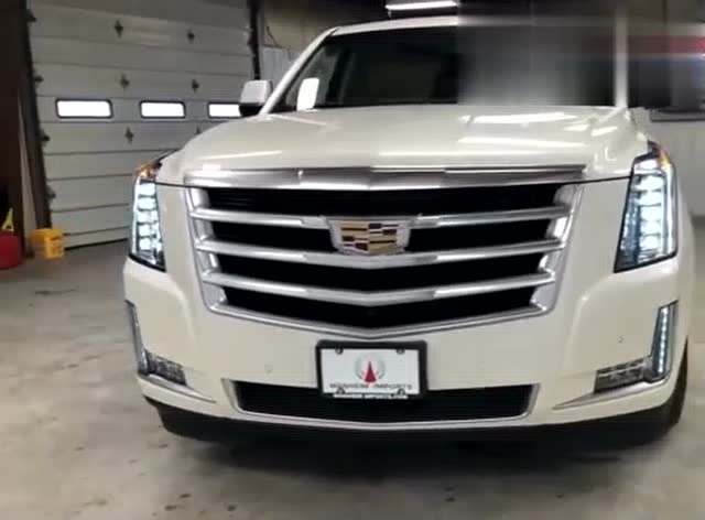 实拍白色凯迪拉克凯雷德,看完它的外观和内饰后,买不买自己决定