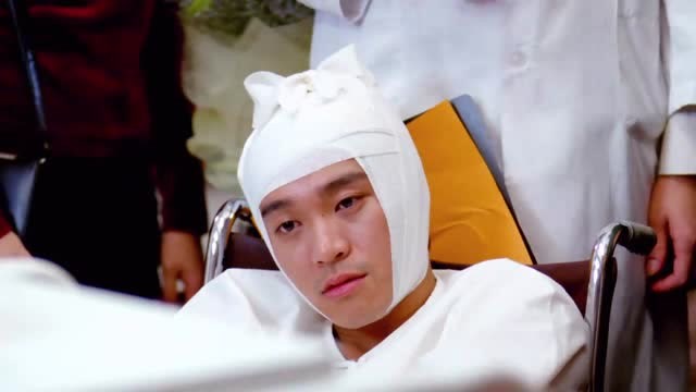 家有喜事 周星驰经典片段,怎么有人可以把脚趾分的那么开