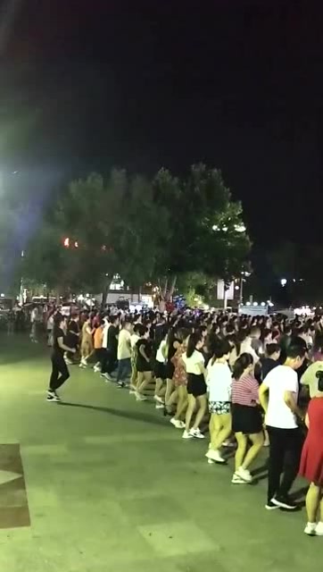 久违了建家军大场面,全民鬼步舞,学了回家一起跳啦!