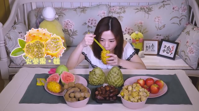 大胃王密子君:水果家族召唤隐退多年绝品,密子君毫无招架之力!