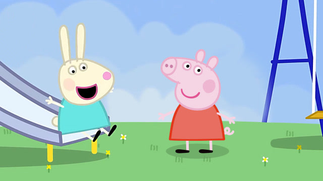 小猪佩奇和小兔瑞贝卡在游乐场里玩,佩奇觉得滑滑梯是最好玩的