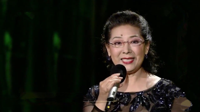 《回声嘹亮》关牧村推介经典歌曲《月光下的凤尾竹》还是老歌够经典!