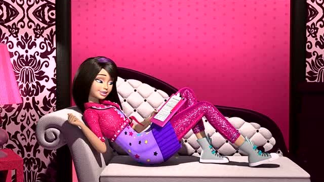 《芭比之梦想豪宅》思佩和思茜想做芭比的护士,两姐妹居然打起来了!