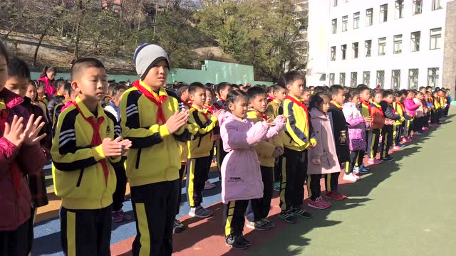 大连格致中学小学部6年4班升旗仪式