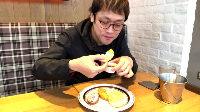 大胃王铃木吃肯德基自助餐 各种各样的东西随便吃!好阔气!