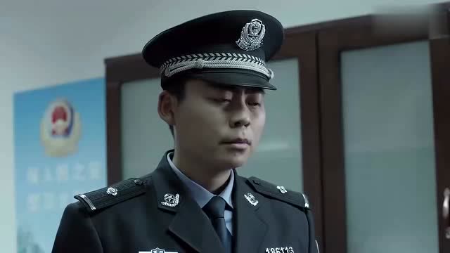 小警察办案只听赵东来,程度瞬间指着鼻子骂:我问你我能指示不!
