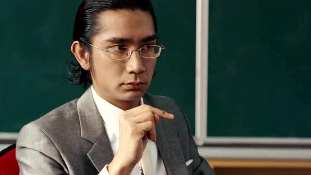 长江7号:眼镜老师你要不要这么恶心人啊,竟把鼻屎吃了?